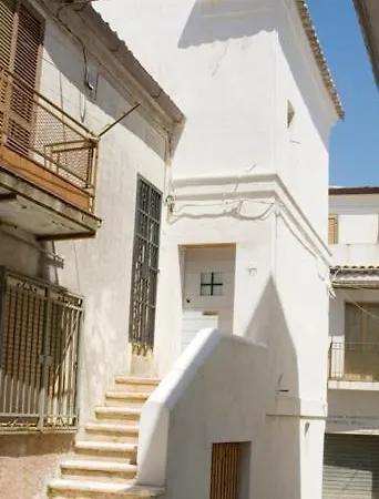 Borgo Petelia, Casa Castiglione, Antica Casa Su Due Piani Con Scala Esterna * Strongoli