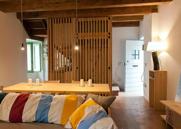 Borgo Petelia, Casa Castiglione, Antica Casa Su Due Piani Con Scala Esterna