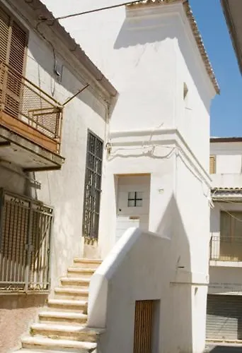 Borgo Petelia, Casa Castiglione, Antica Casa Su Due Piani Con Scala Esterna * Strongoli